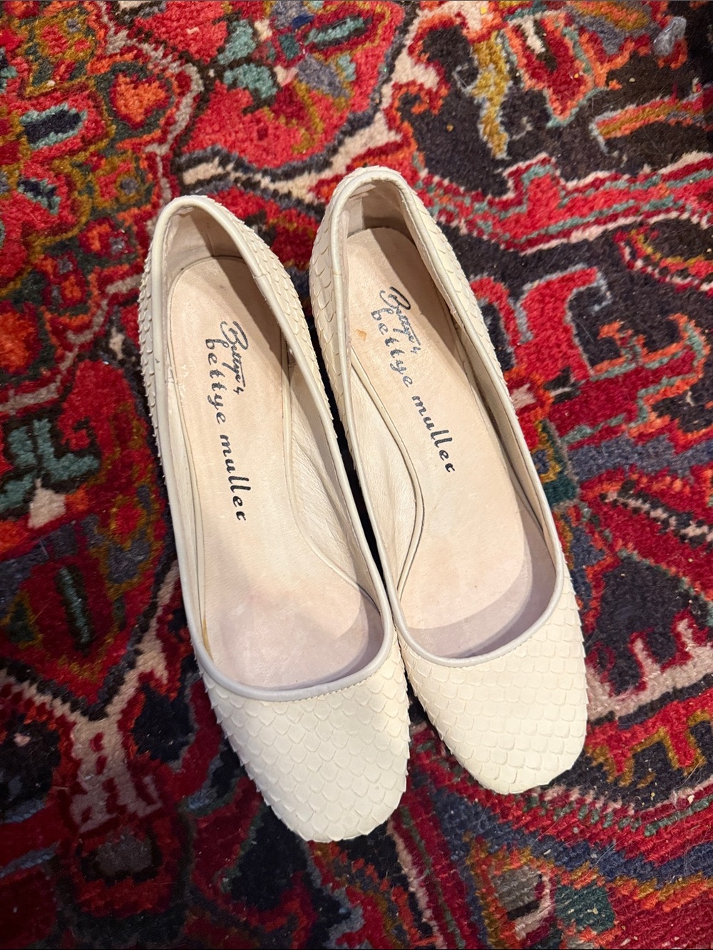 Bettye Muller Cream Scale-Textured Leather Block Heels 7.5